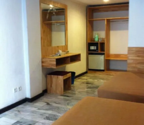 Hotel Karthi 3*